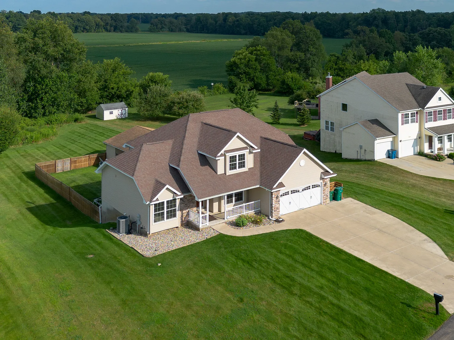 4 bed, 2.5 bath, 2800 sqft, $3,600 — Photo 3