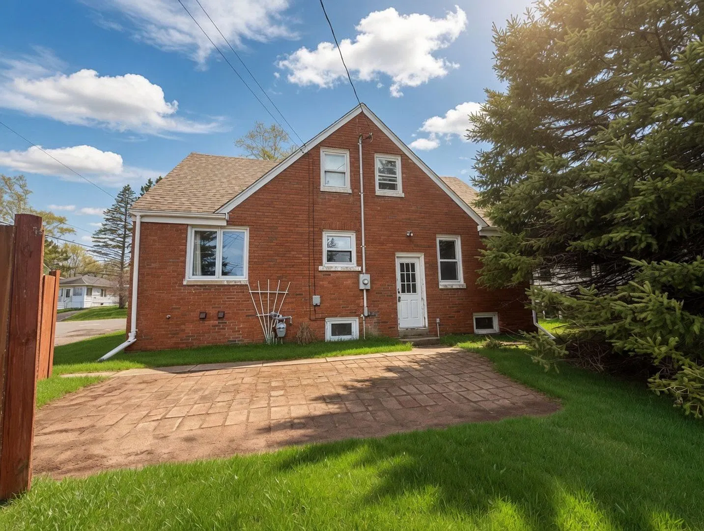 Duluth, MN - 4 bedroom - 3 bathroom - 2 car garage — Photo 2