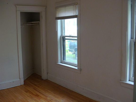 3rd image of 1073-1075 87th Ave W