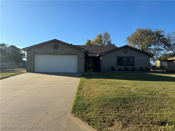 701 N St, Barling, AR 72923