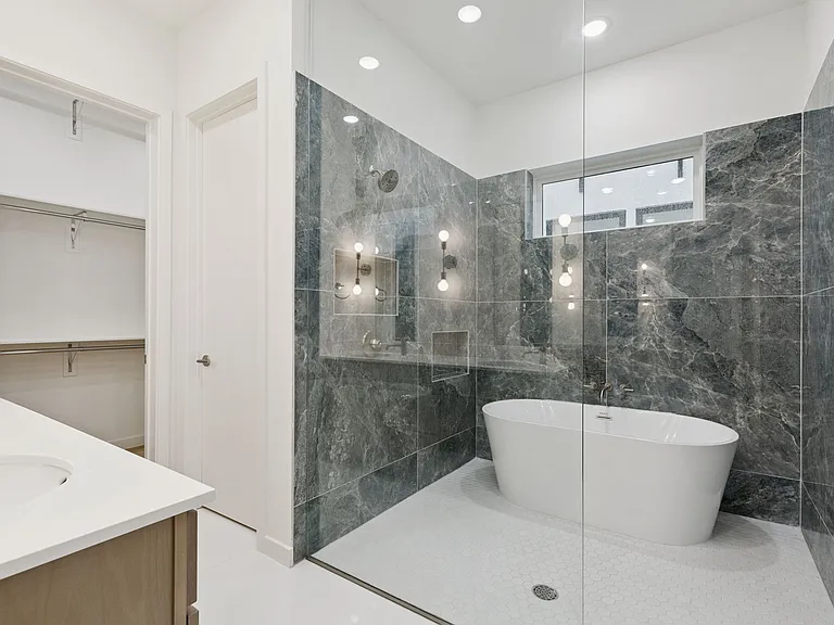 4739 Gretna St #203 — Photo 23