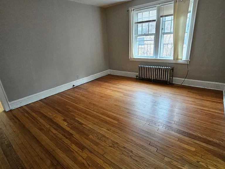 385 Morris St — Photo 16