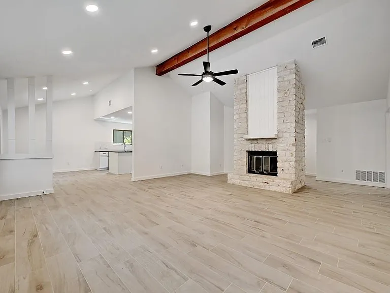 1714 Kimmerling Ln — Photo 7