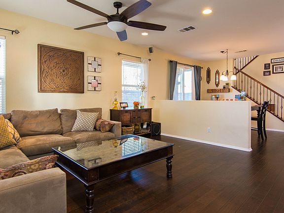 3rd image of 27368 Dearborn Dr