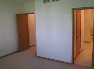 633 Dogleg Ln, Bartlett, IL