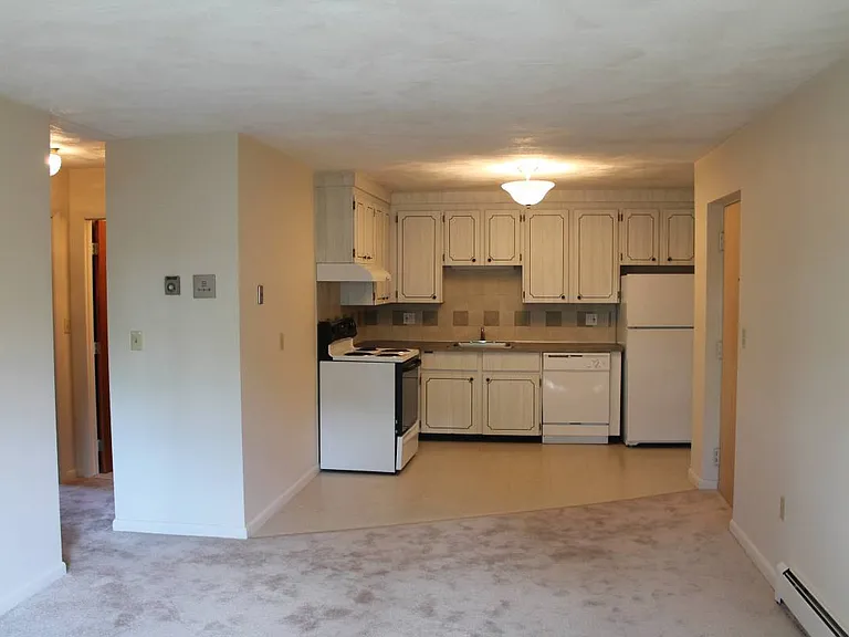 Lexington St Apartments — Photo 39