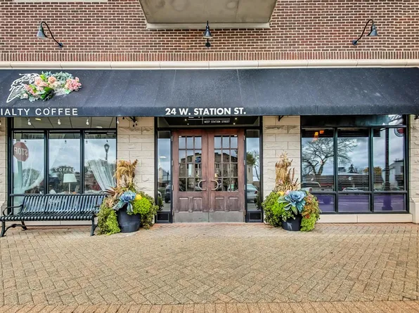 24 W Station St Unit 403W, Palatine, IL 60067