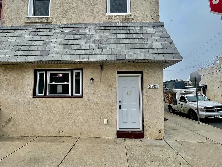 3901 Poplar St — Photo 11