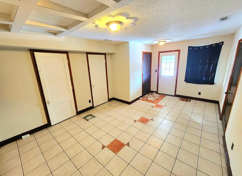 2 bed, 1200 sqft, $1,200 — Photo 3
