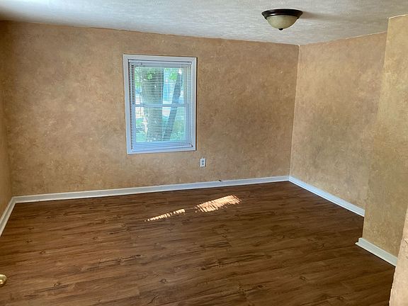 4th image of 445 W Pierce St
