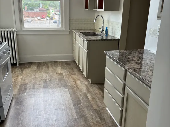 18 1/2 W Liberty St SE, Hubbard, OH