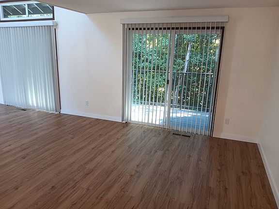 5th image of 790 Lockhaven Dr NE #214-786D