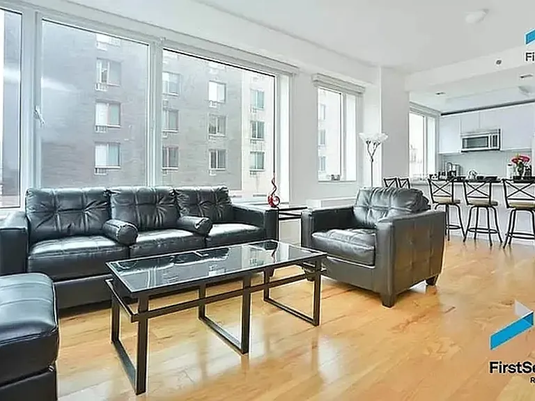 503 W 46th St #7 — Photo 5