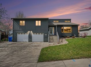 915 Jennifer St, Madison, SD 57042