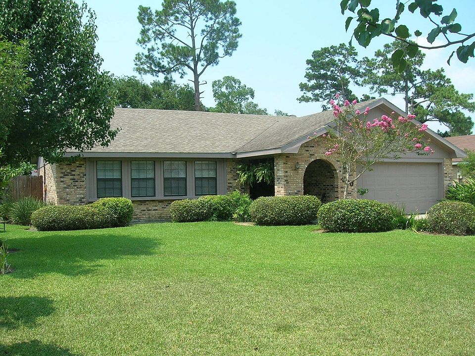 1st image of 320 Vanessa Ave