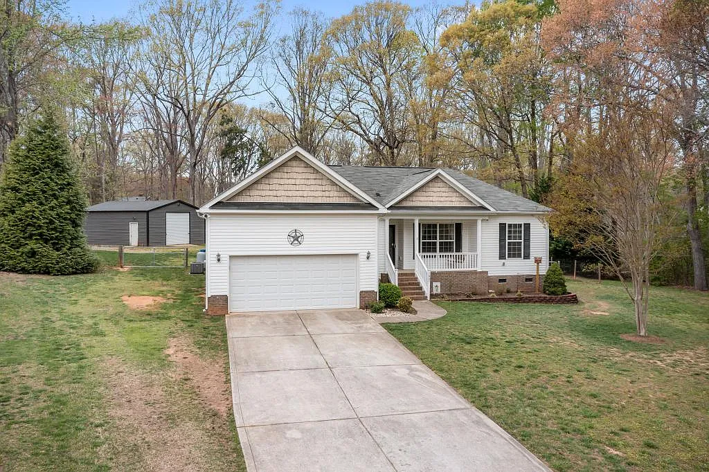 1667 Warwick Ct — Photo 4