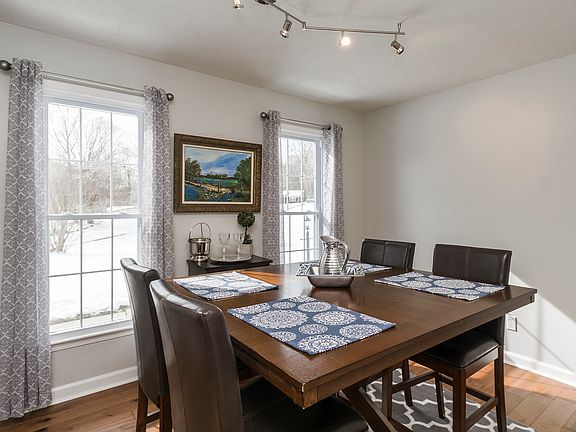 5th image of 143 Landors Dr