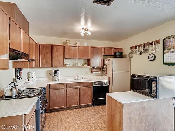 3rd image of 6244 Fairwood Ave