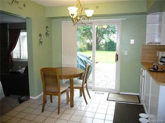 3rd image of 43924 Palisades Dr