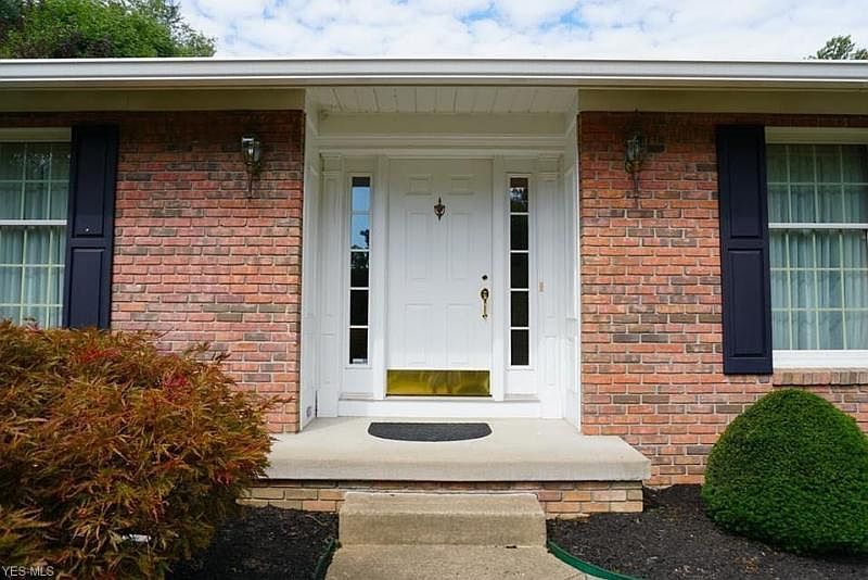 1st image of 580 Vineyard Way