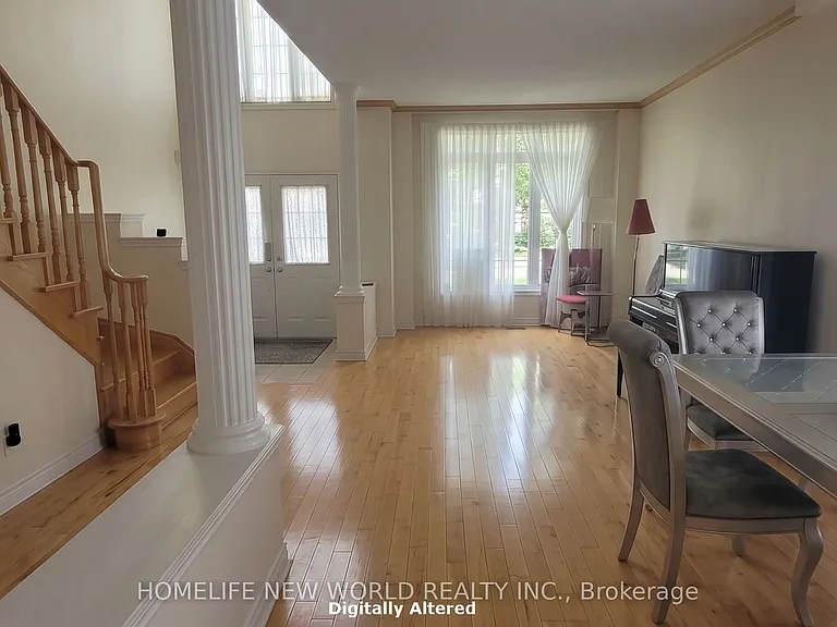 118 Gemini Cres — Photo 3