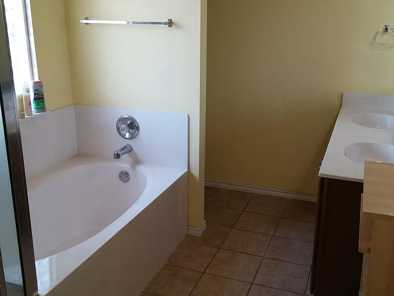 3140 Henderson Path — Photo 3
