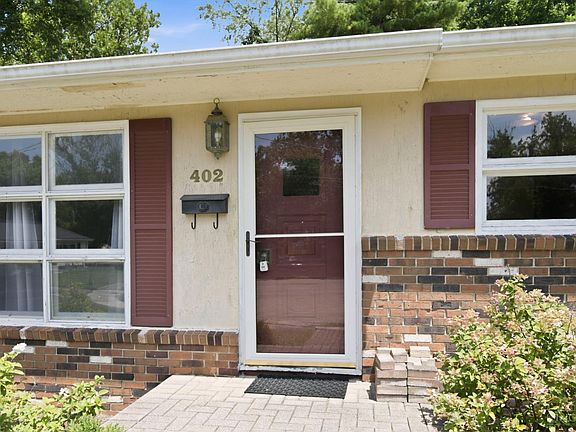 3rd image of 402 Crescent Ct