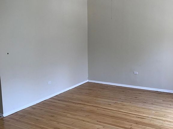 2nd image of 2913 N Lincoln Ave #2