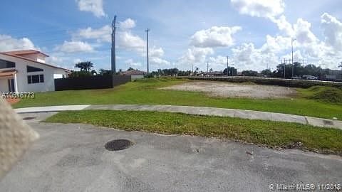 VIEW OF THE FRONT OF THE PROPERTY FROM SW 136 PL