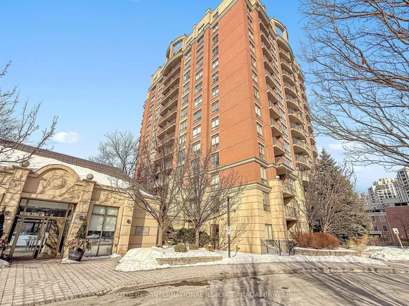 55 Harrison Garden Blvd #204, Toronto, ON M2N 7G3
