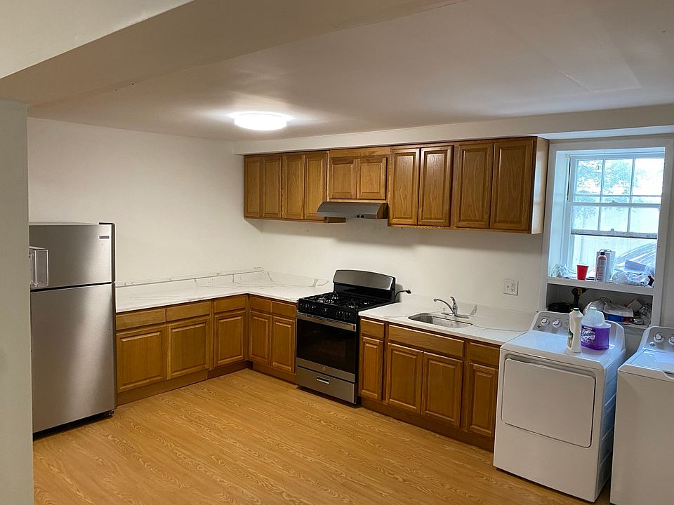 1st image of 161 Grace Church St #1R