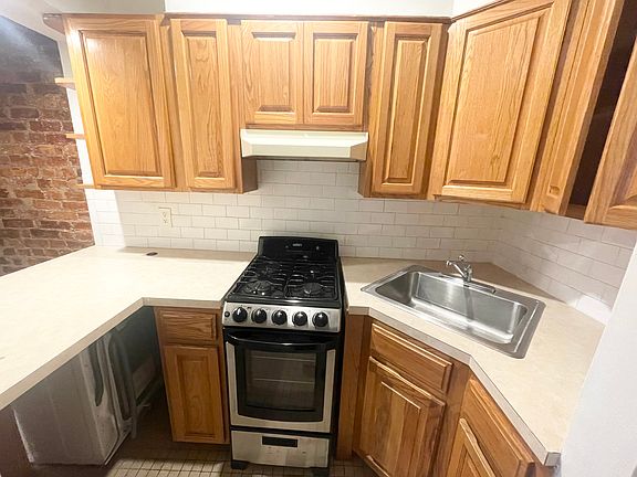 5th image of 506 E 6th St #1F