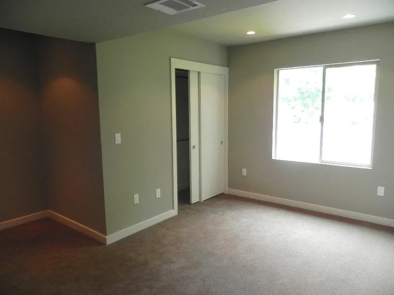 701 Zennia St #B — Photo 15