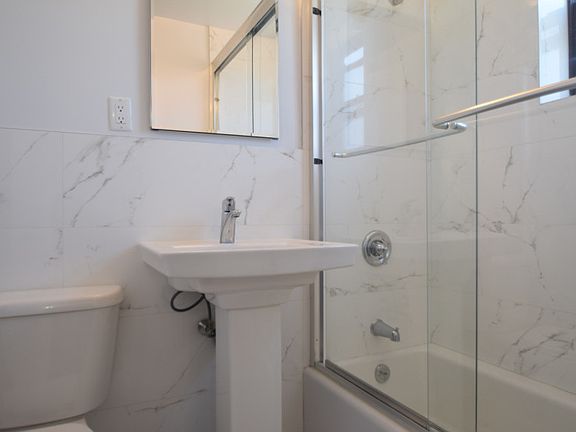 Harbor House - Bathroom - H29-05A