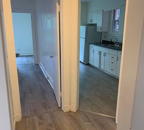 LIttle hallway (Right is kitchen, left is bedroom)