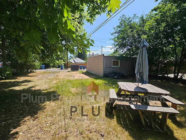 407 S 5th St E — Photo 8