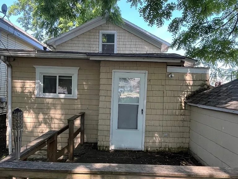411 Court St — Photo 2