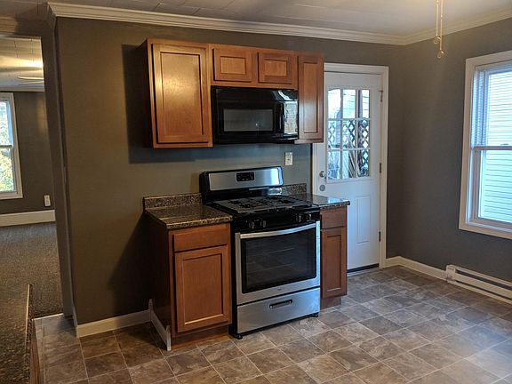 2nd image of 72 Kinsley St #B