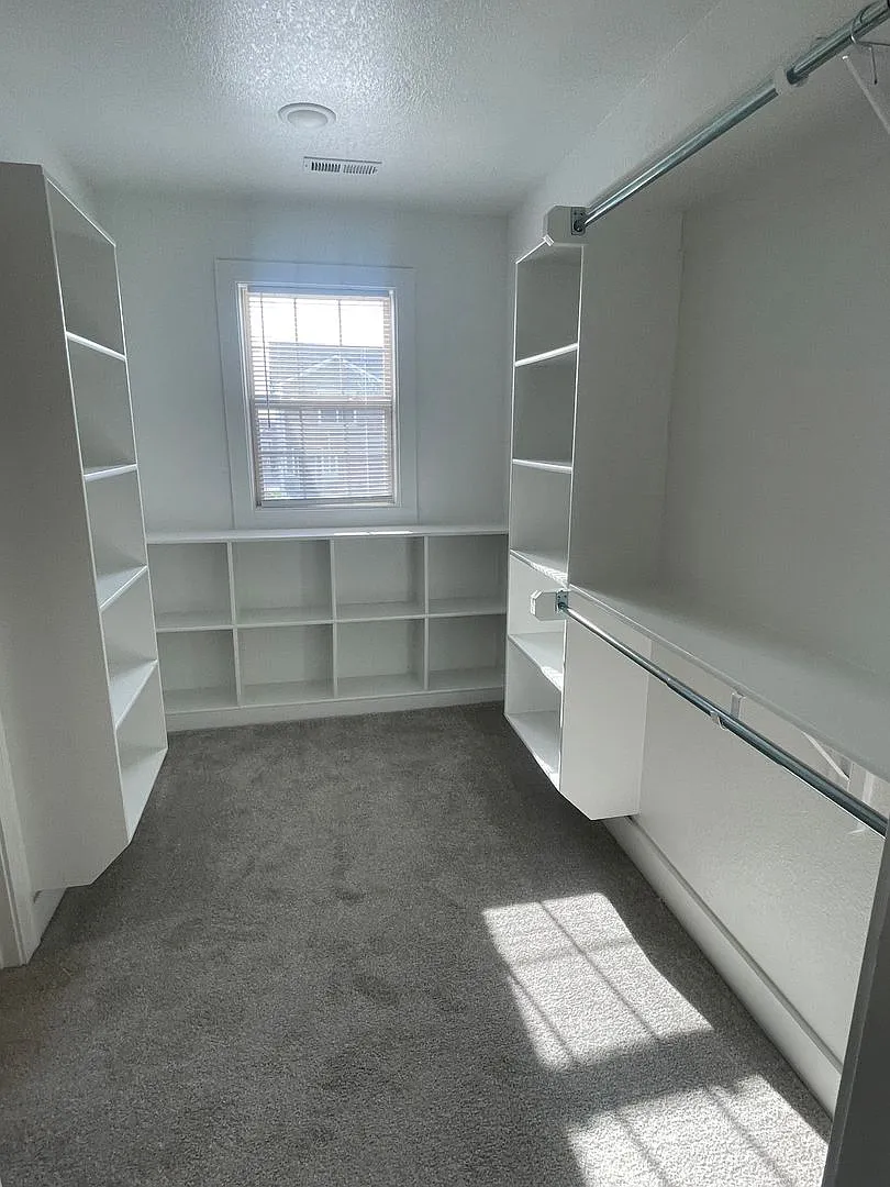 Great townhome living in Parkville! 3 Bedroom, 2 Full Bath, 1 half Bath, 2 Car Garage. — Photo 4