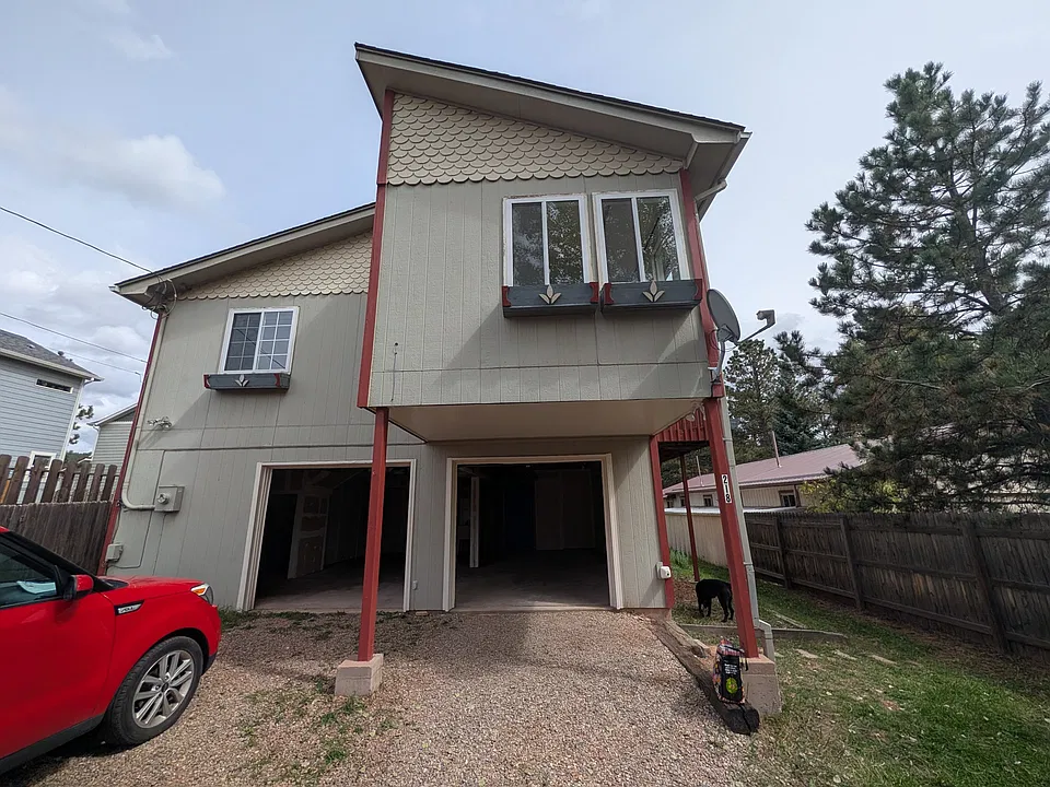 218 S Fairview St