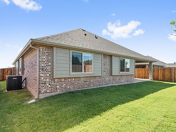 5th image of 1412 Sherwood Dr