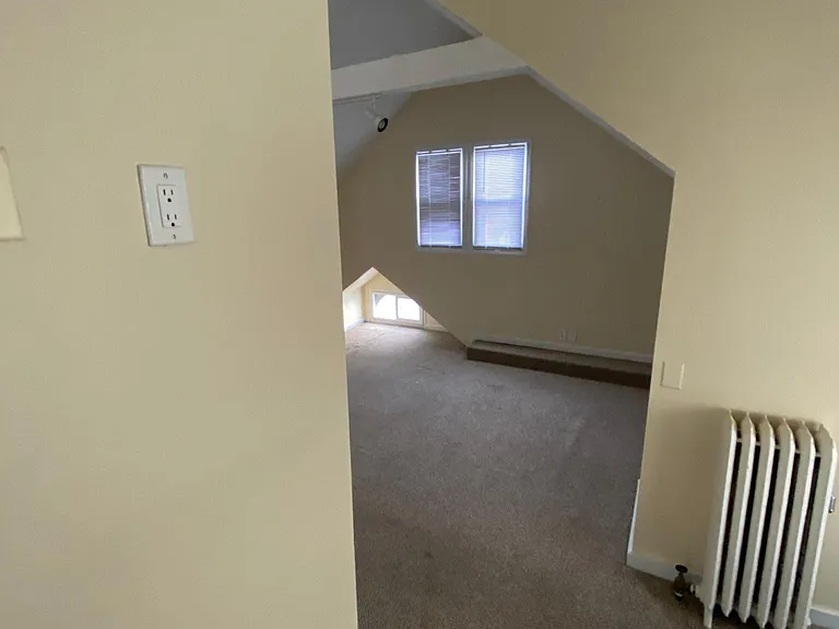 92 Townsend Ave — Photo 18
