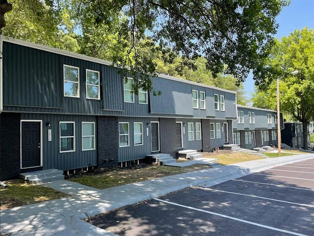 Woodlark Apartments — Photo 2