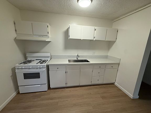 5th image of 7530 Lexington Ave #22