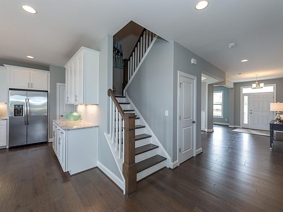 5th image of 204 Alico Dr
