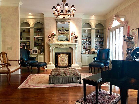 Custom fireplaces & millwork