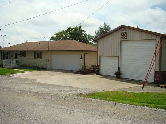 5th image of 620 E Marion St