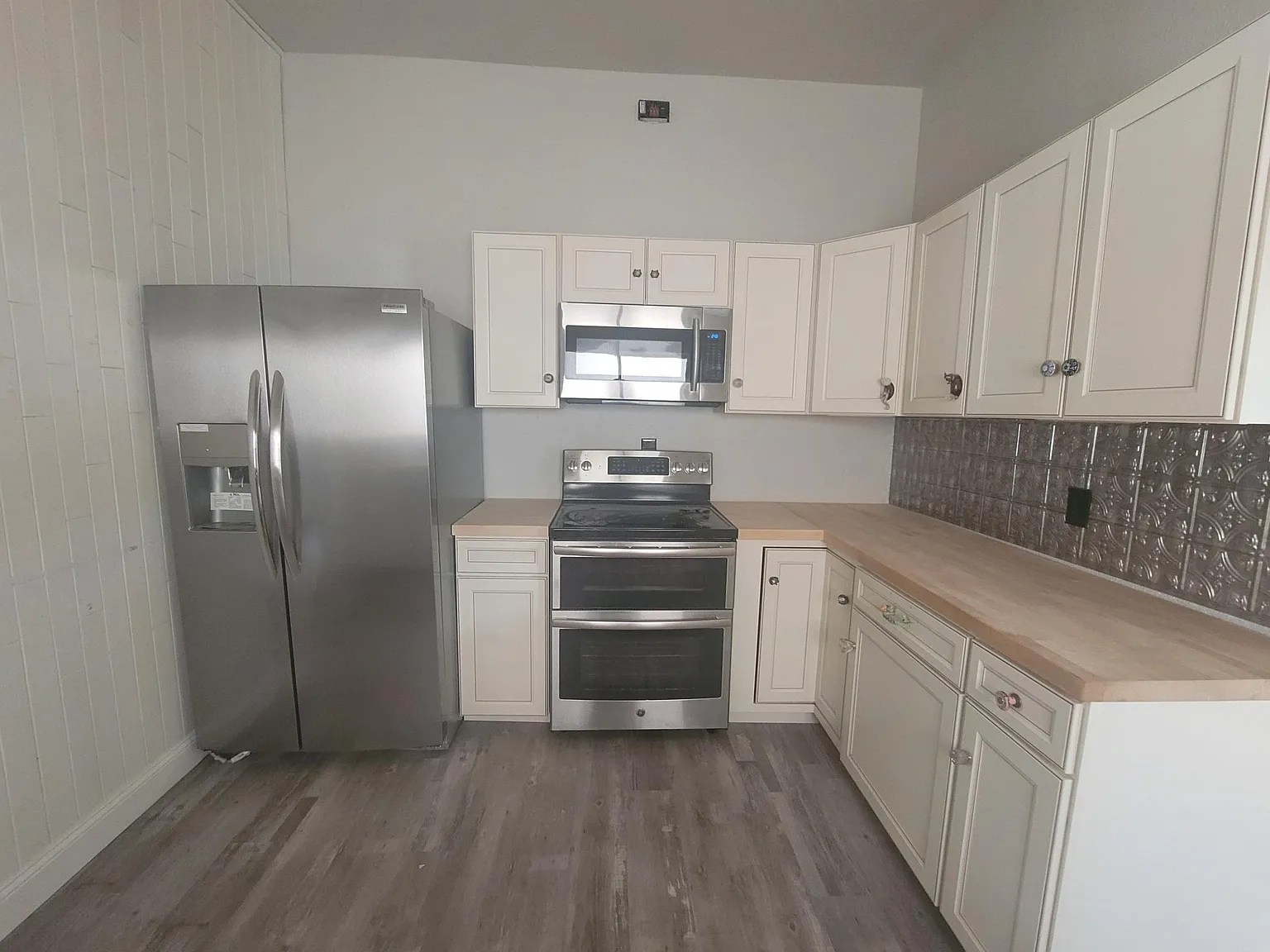 4 bed, 1410 sqft, $2,100 — Photo 3