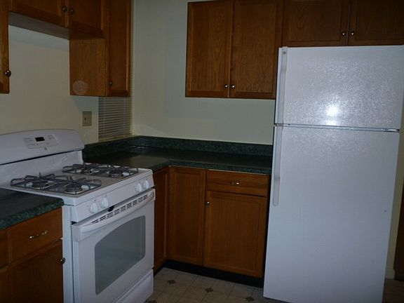 5th image of 36 Gildersleeve St