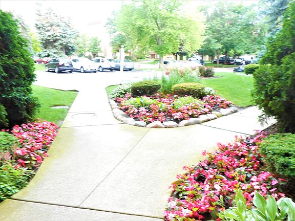 4th image of 6433 W Belle Plaine Ave